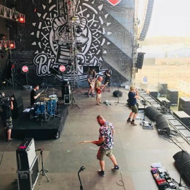 39105160_369485316919741_350451992570626048_n